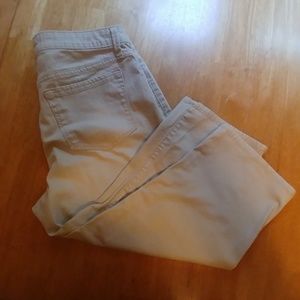 Lee riders mid rise capri size 12m